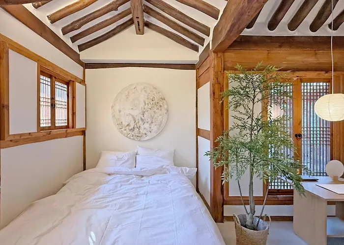 Hanok J'nor *
